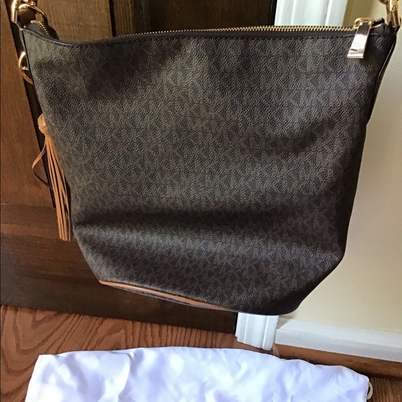 Michael Kors brown bucket bag crossbody - Picture 3 of 6